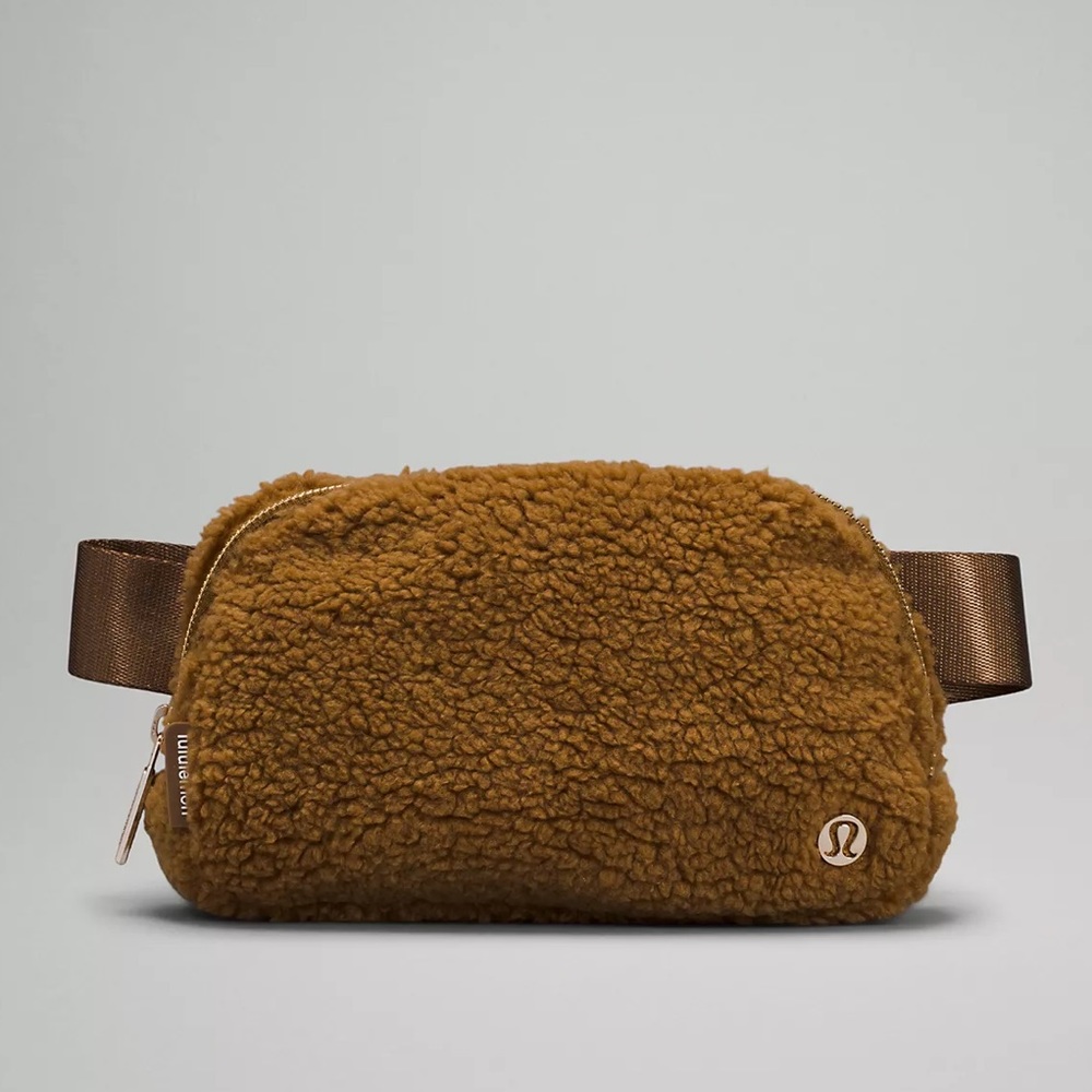 lululemon everywhere fleece belt bag 🤎